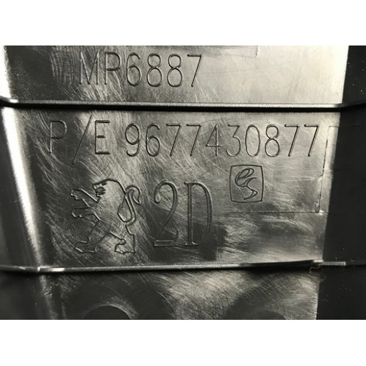 Накладка порога передняя правая Peugeot 308 2013-2021 9677430877